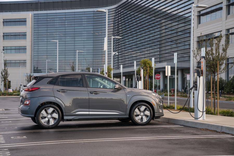  Hyundai Kona Electric (OS) 2018 года  (NA) (фото 37 из 55)